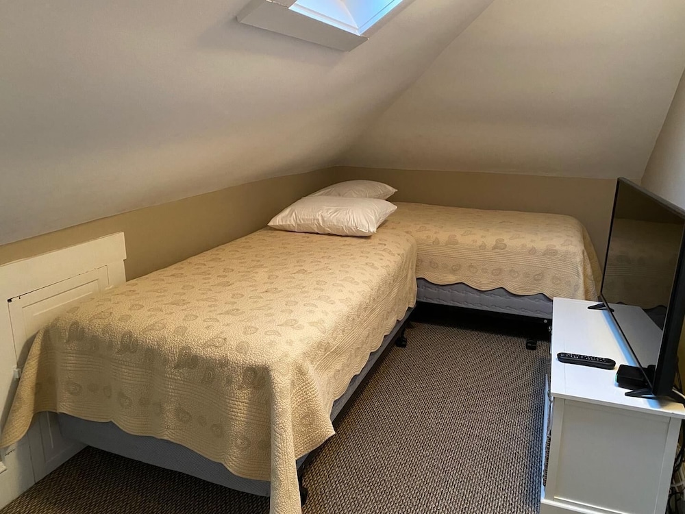Olive Avenue 32