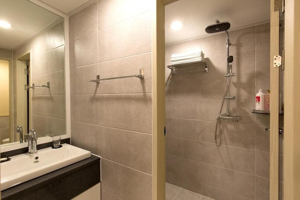 Cheonjiyeon Crystal Hotel 35