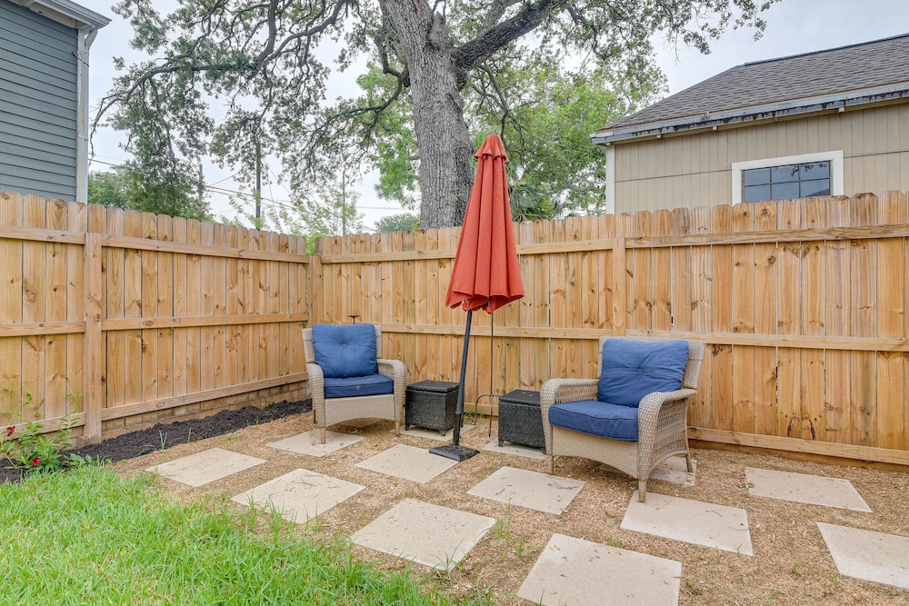 4 Blocks to Beach: Home w/ Patio in Galveston! view 3