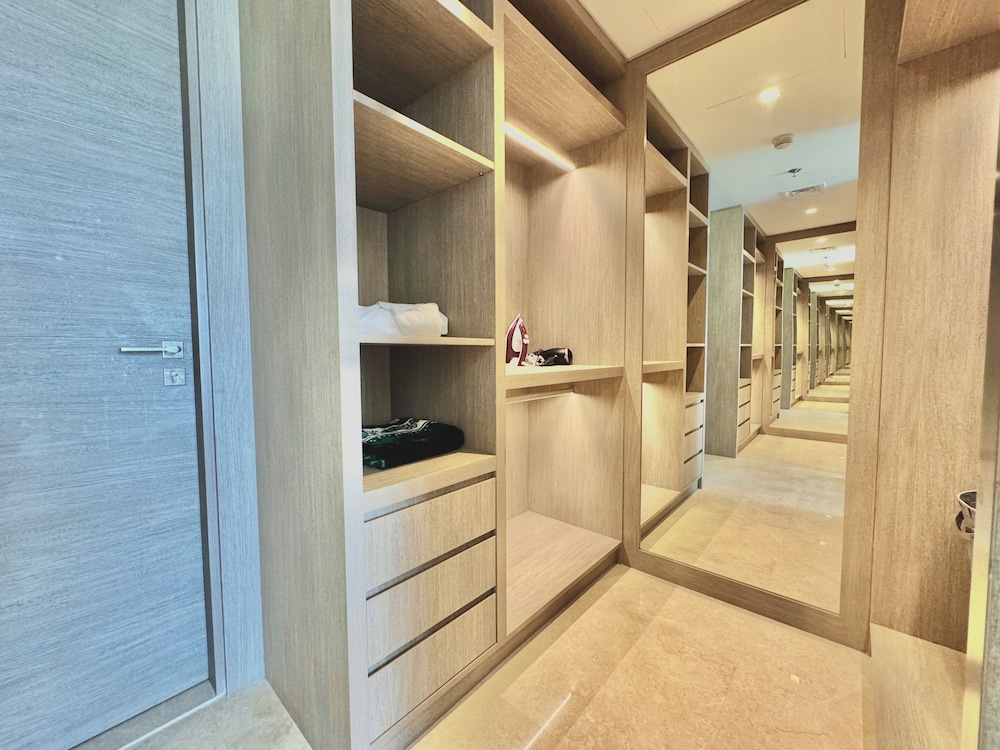 Venduras Chic 1BR Burj Views Sterling