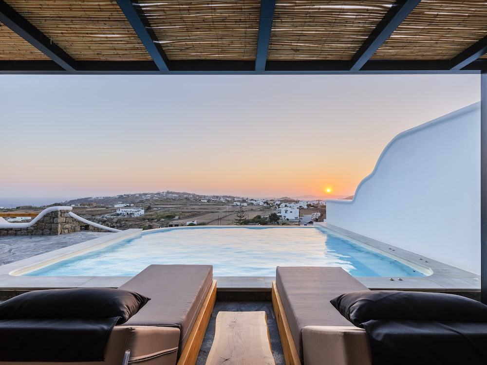 Evi Suites & Villas