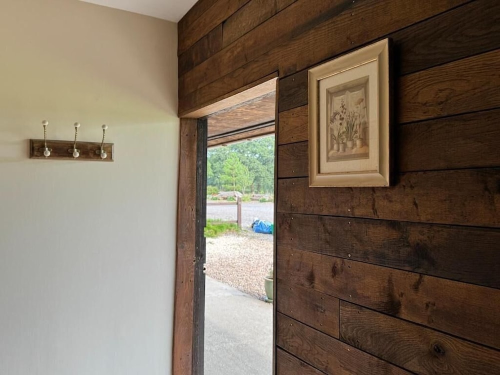 The Riley Stable- Cozy Getaway