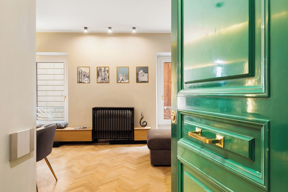 Spanish Steps Apartments