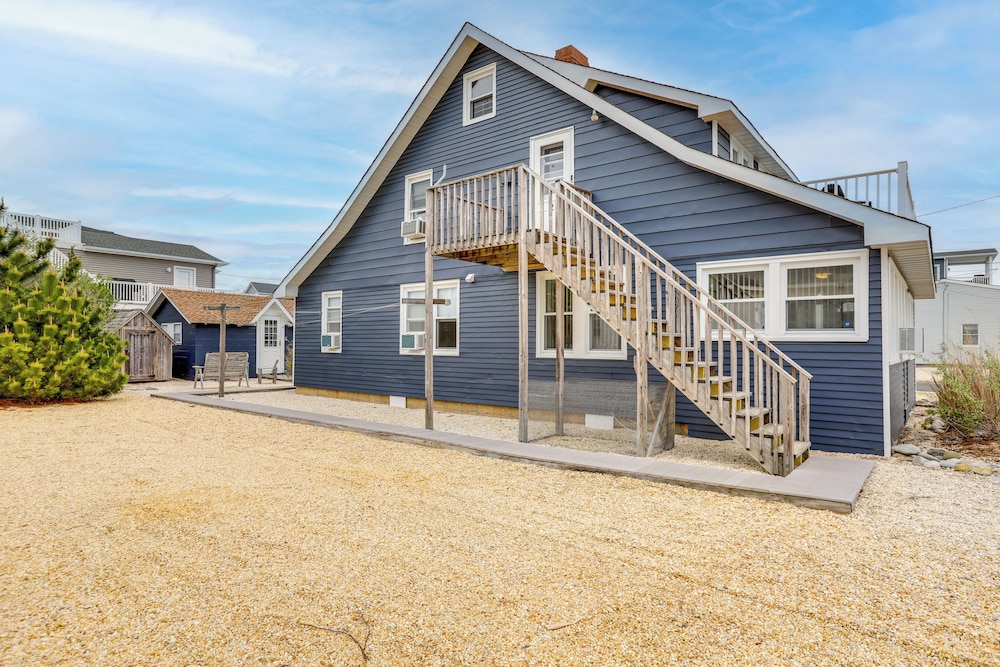 8 Mi Barnegat Lighthouse: Apt w/ Balcony!