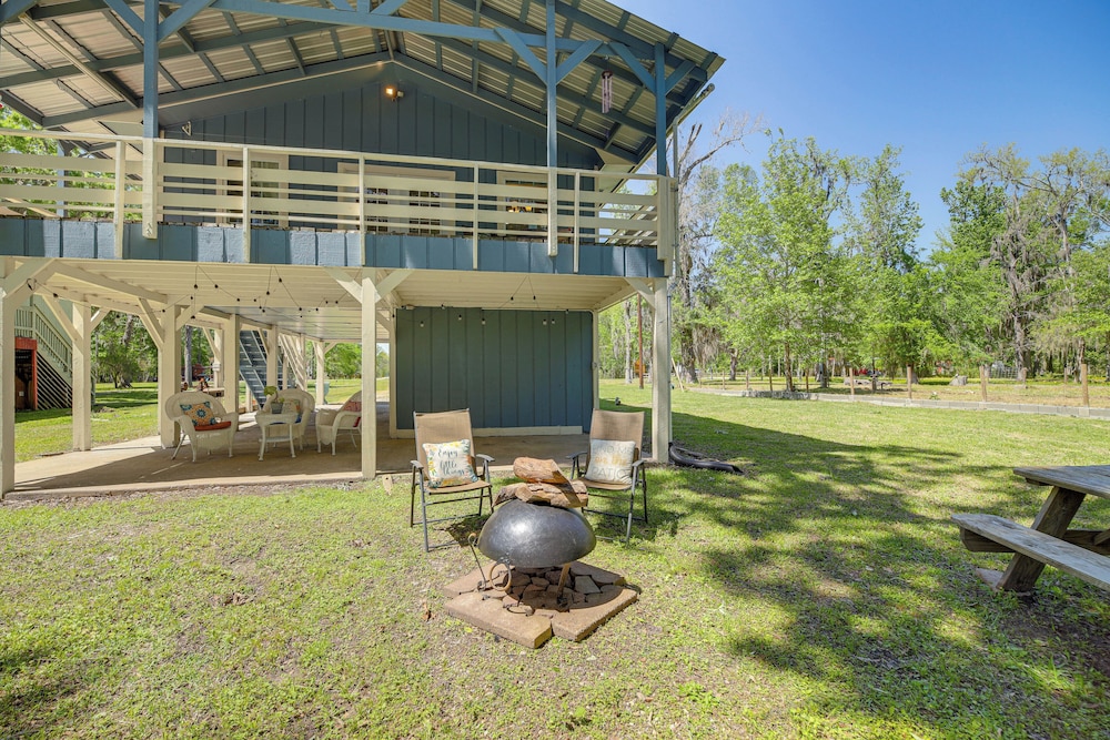 Trinity River Cottage w/ Deck + Water Views