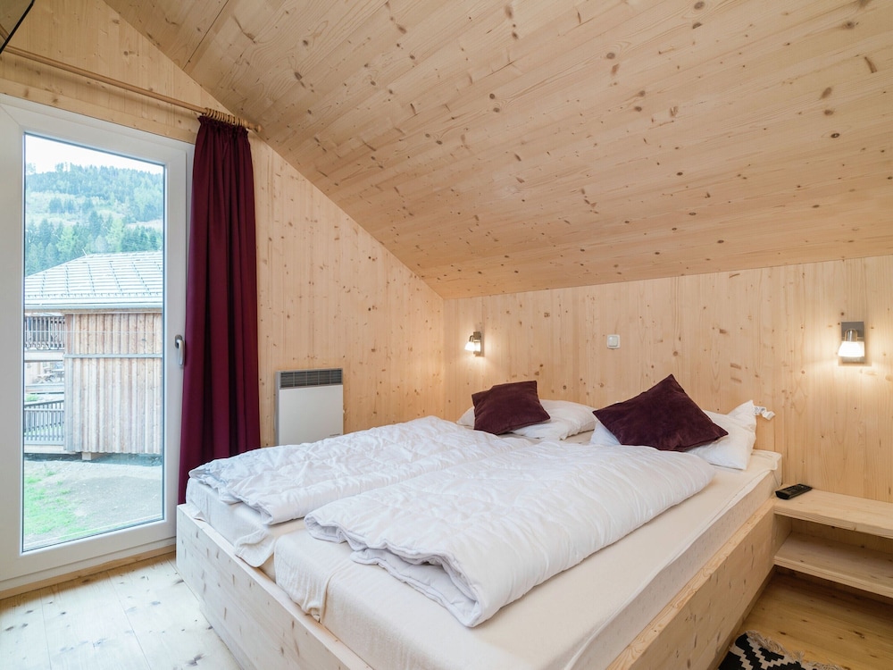 Luxurious Chalet in Sankt Lorenzen ob Murau With Jacuzzi
