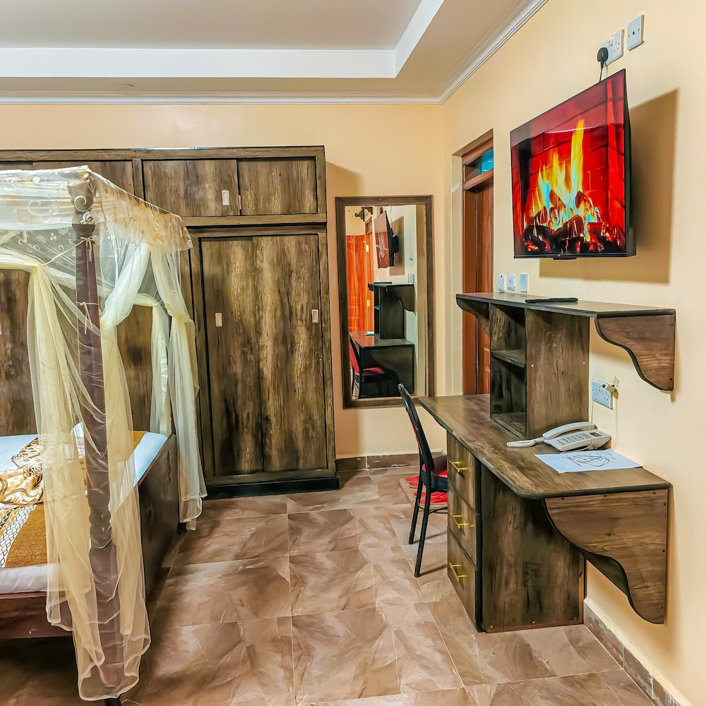 Jacaranda Luxury Suites