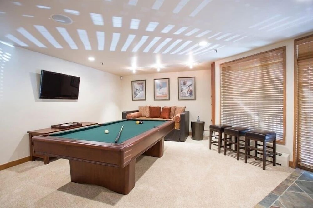Pinnacle at Deer Valley Resort - Four Bedroom Condo with Hot Tub #1065 4 Condo