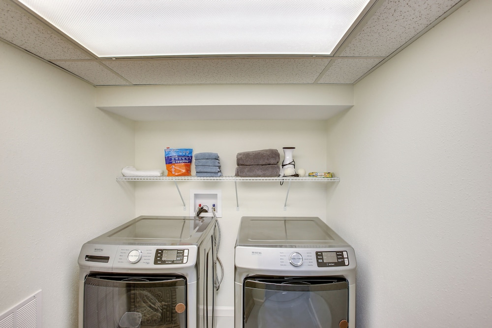 3,000-sq-ft Home < 7 Mi to Barren River Lake