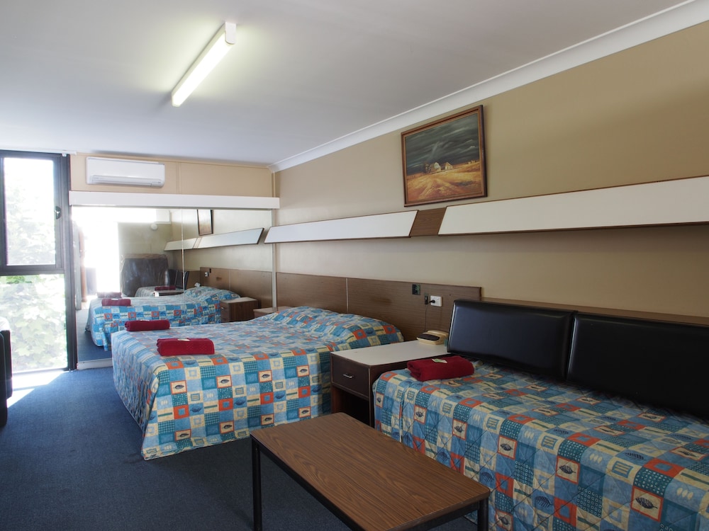 City Beach Motel