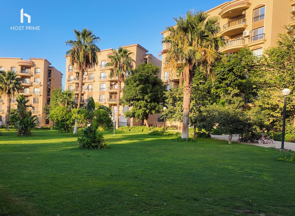 Grand Stay Apartment in Rehab City