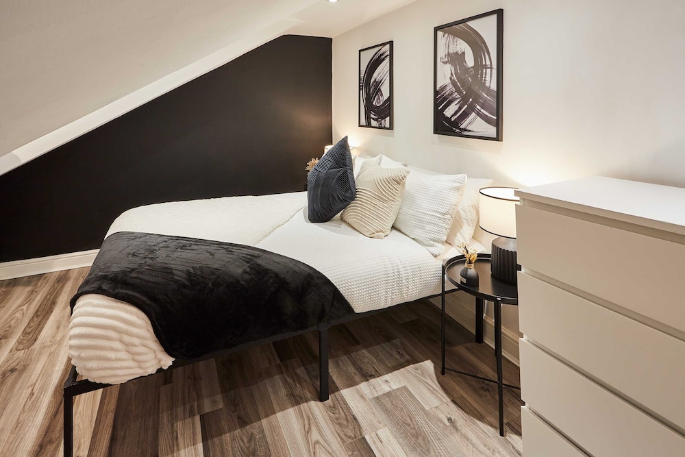 Host Stay Trafalgar Road