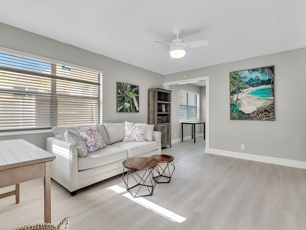 The Shell on Walnut 1br/1bath Hollywood Beach Free Parking