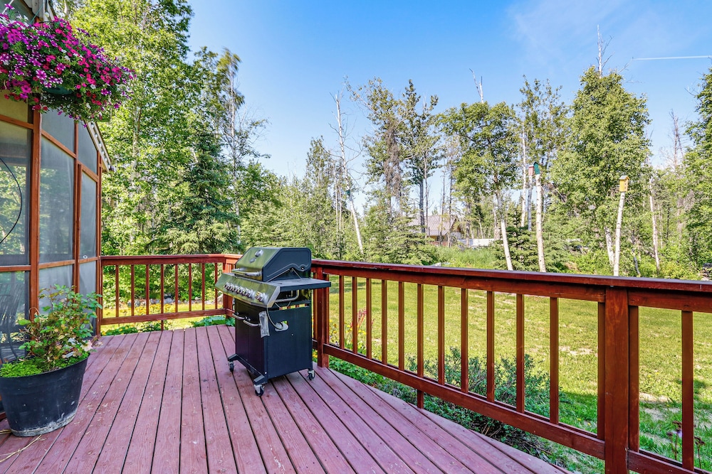 Palmer Getaway w/ Mountain Views & Fire Pit! view 2