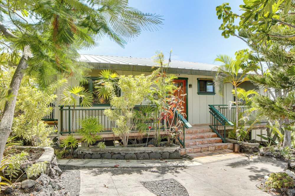 Ocean-view Bungalow: Walk to Pebbles Beach!