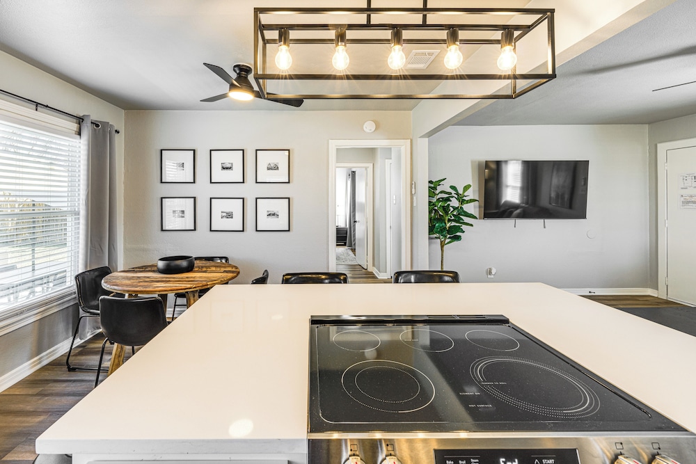 Walk to At&t Stadium: Home w/ Patio & BBQ