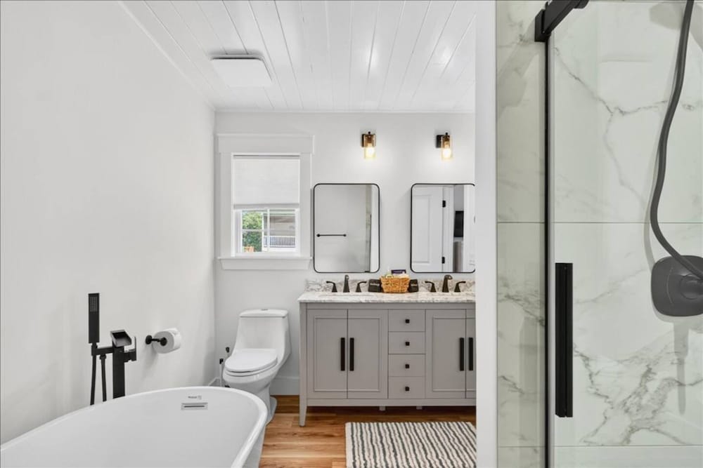 New Listing Lux Beach House Dog Friendly