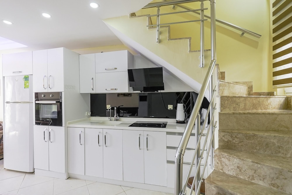 Chic Villa w Patio 5 min to Beach in Antalya