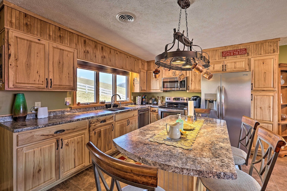 Comfy Ranch Apartment in New River Stables! view 5