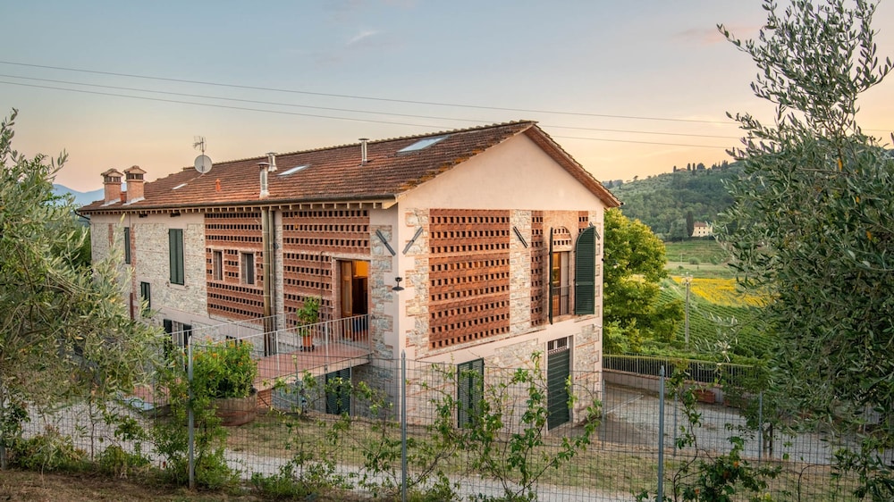 Valle del Sole Winery Farmhouse