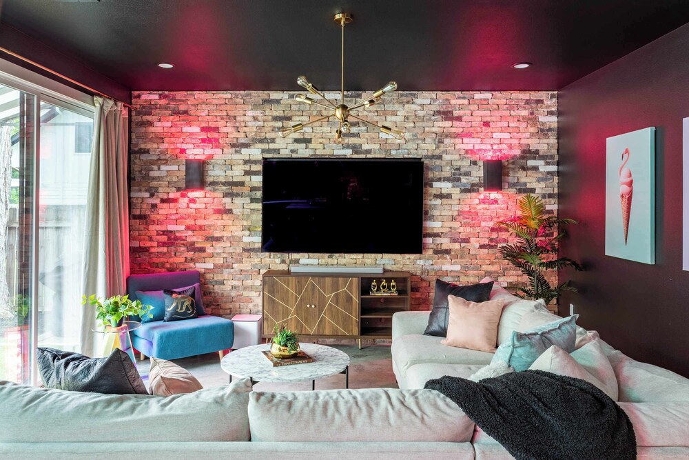 Upstay: Luxe Pool Retreat7 Min to Rainey St