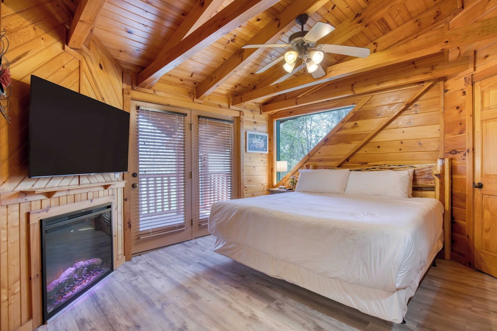 The Big Easy by Avantstay Hot Tub, Game Room, Spacious Deck Premier Location