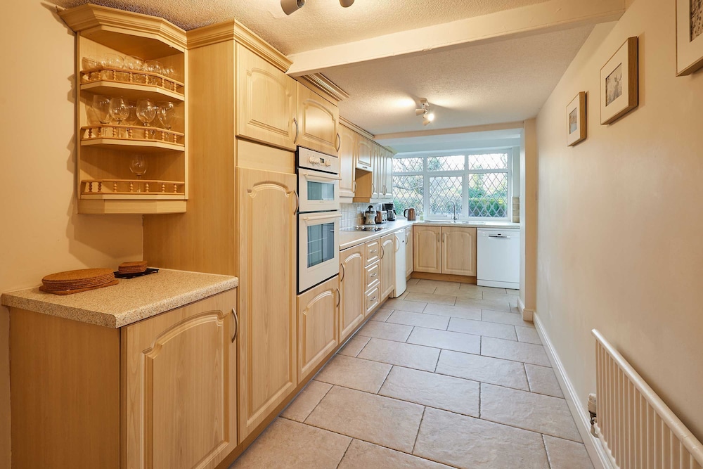 Host Stay Ailsa Cottage