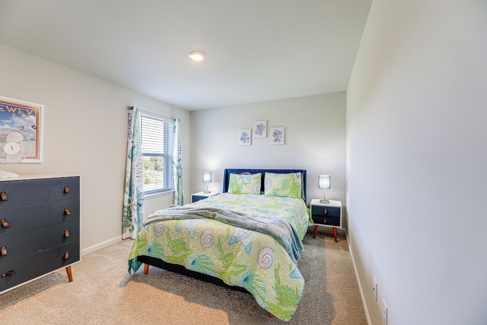 Game Room + Patio: Spacious Ocean View Home