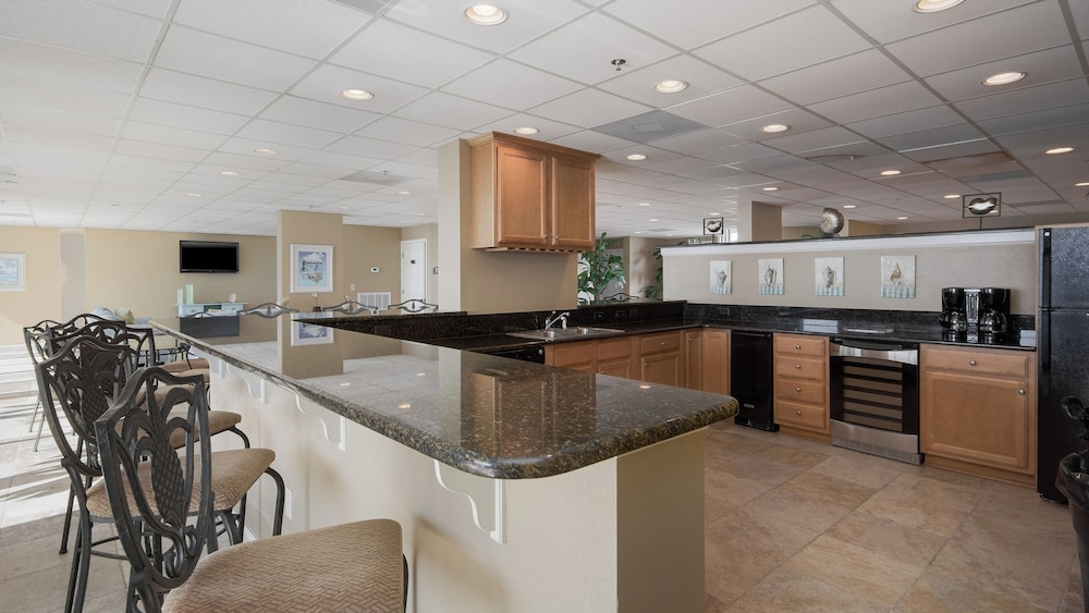 Sea Turtle Retreat! 3BR Beachfront Condo With Stunning Gulf Views Sleeps 8