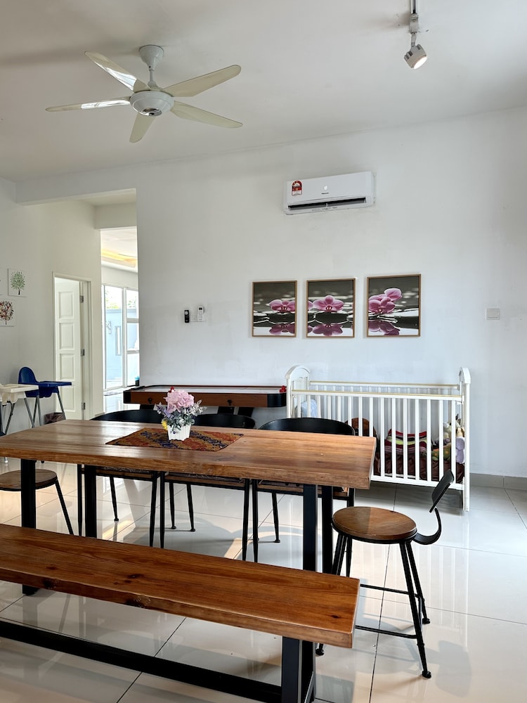 Lux Desaru Villa