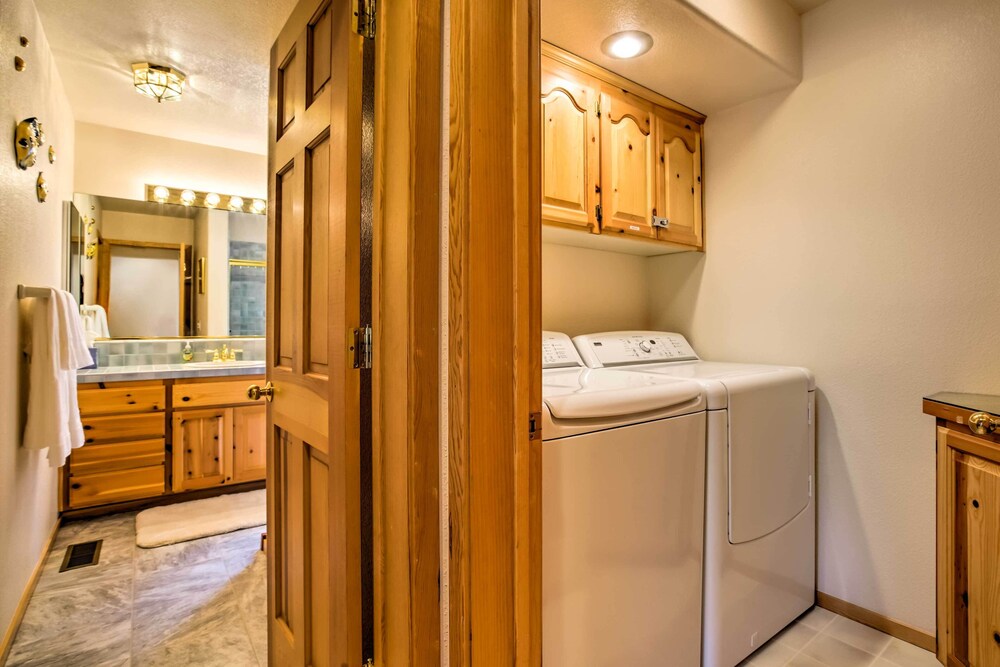 Lake Tahoe Vacations - Tahoe Donner Cabin: Deck, Trail Access, EV Charger - Property Image 7