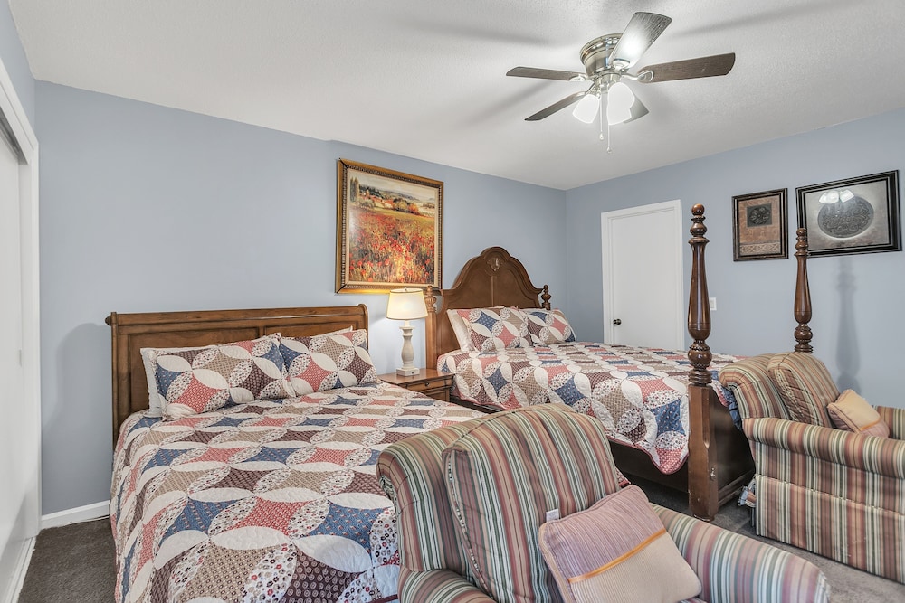 Centrally Located 4br Stonecrest Condo 4 Bedroom Condo by Redawning view 5