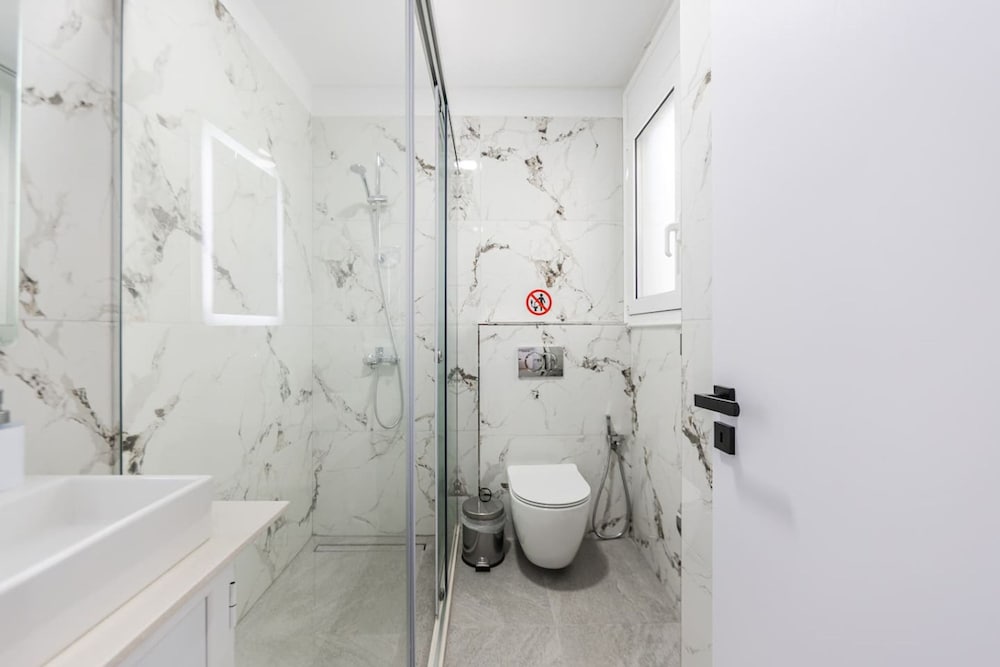Bliss Triple Room in Gjirokast r