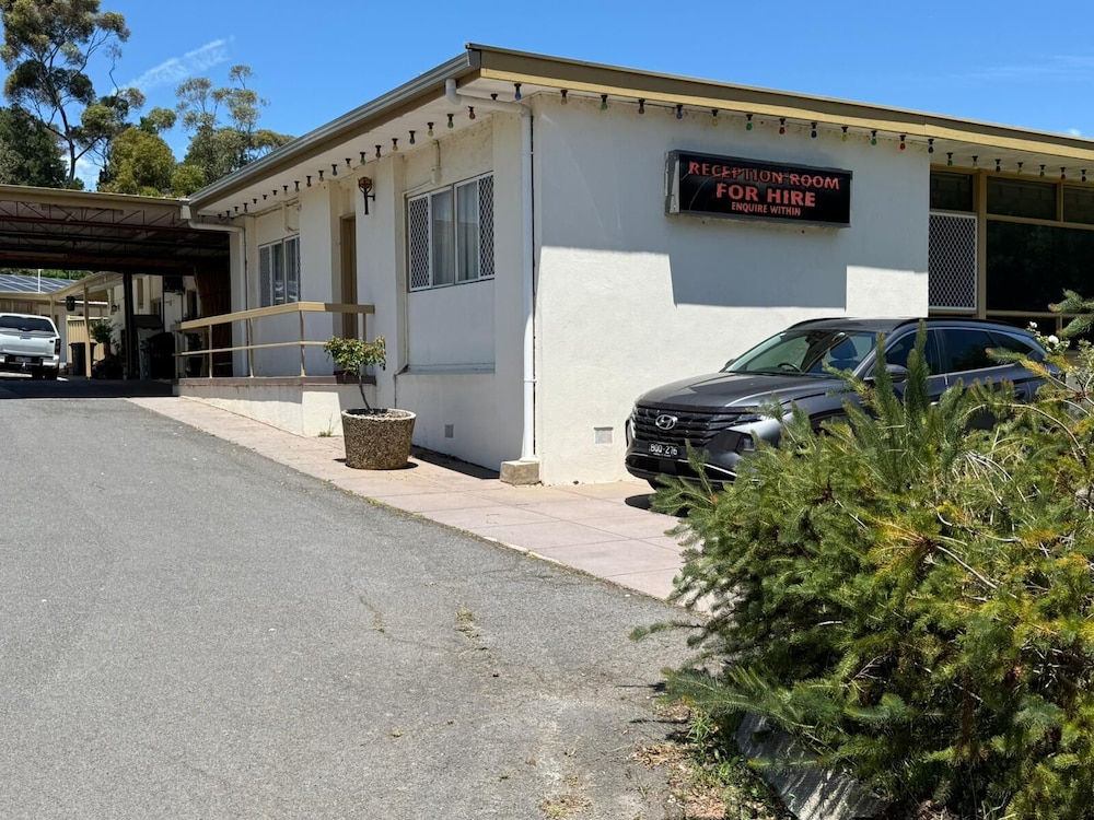 Golden Hills Motel