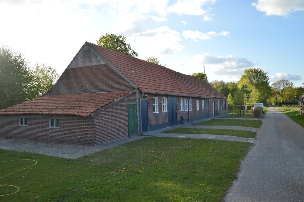 Farmhouse in Nederweert Near Canal Trails