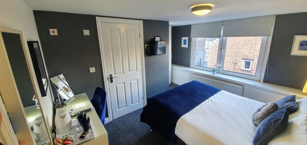 South Shields Vacations - Clifton Guest House - Property Image 3