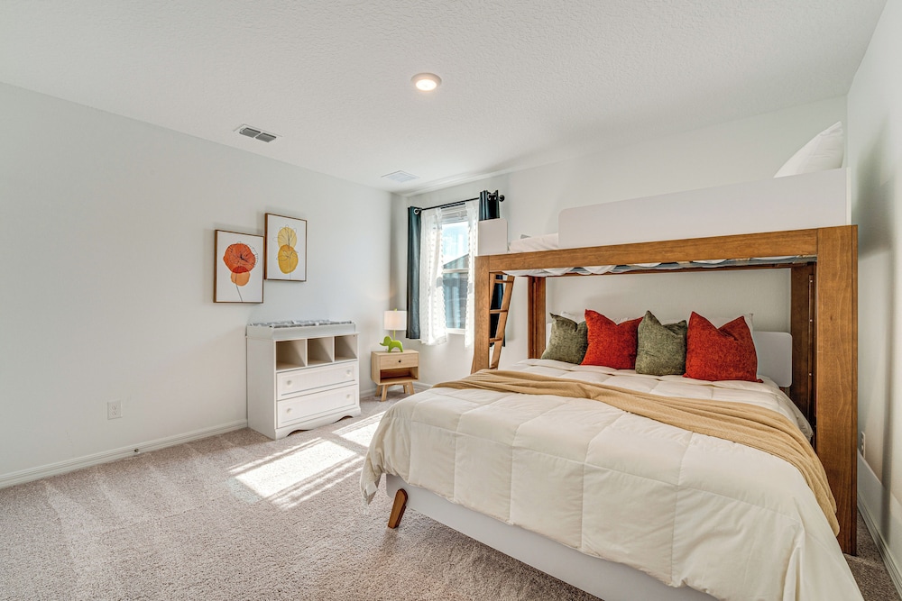 Game Room & Community Perks: Davenport Home!