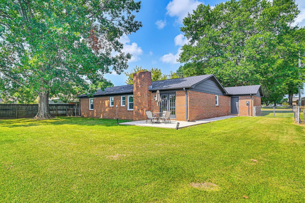 Pet-friendly Home w/ Yard, 1 Mi to Decatur Mall