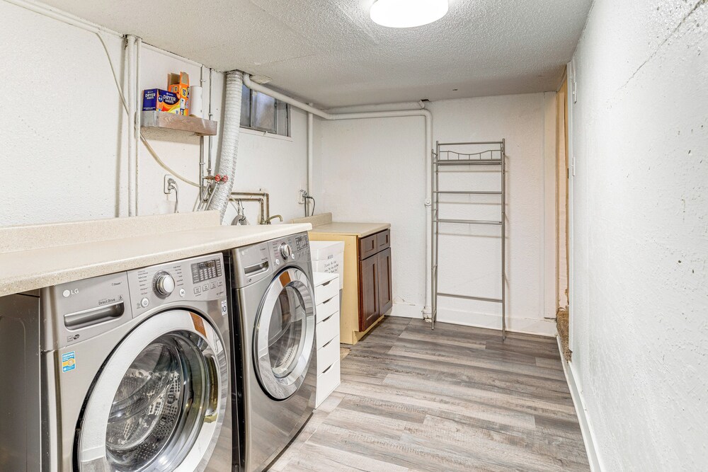 7 Mi to Dtwn Denver: Home w/ Large Yard!