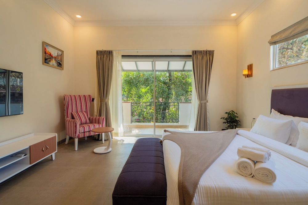 ELIVAAS Laguna Camellia | Luxe 4 BHK Villa Near Popular Beaches with Private Pool