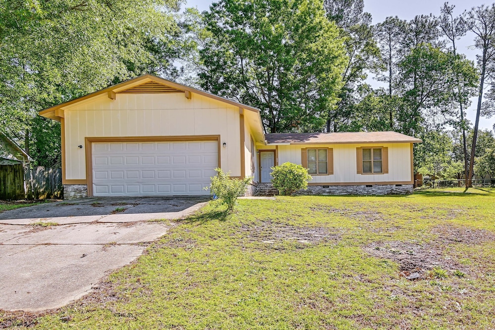 Fayetteville Vacations - Fayetteville Vacation Rental w/ Yard! - Property Image 2