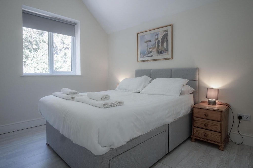 Caldey - 2 Bedroom Apartment - Pendine view 4