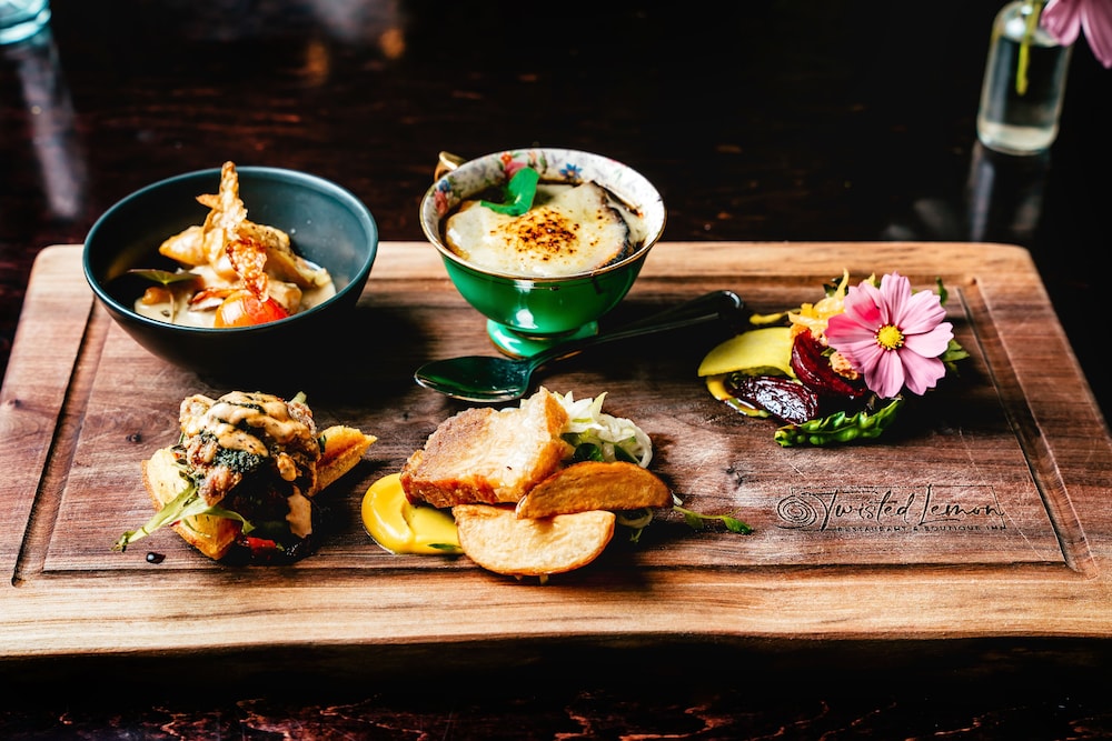 Twisted Lemon Restaurant & Boutique Inn