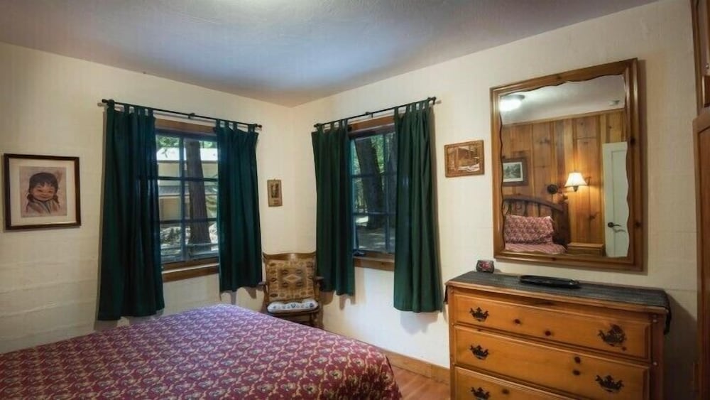 Scenic Wonders Bassett Cabin 5 Bedrooms view 2