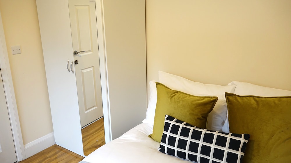 Heathrow Ensuites Rooms
