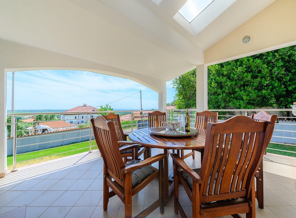 Villa Elisa With View