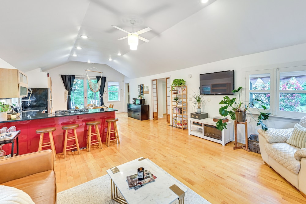 Walk to Kelsey Lake: Cassopolis Home w/ Yard!