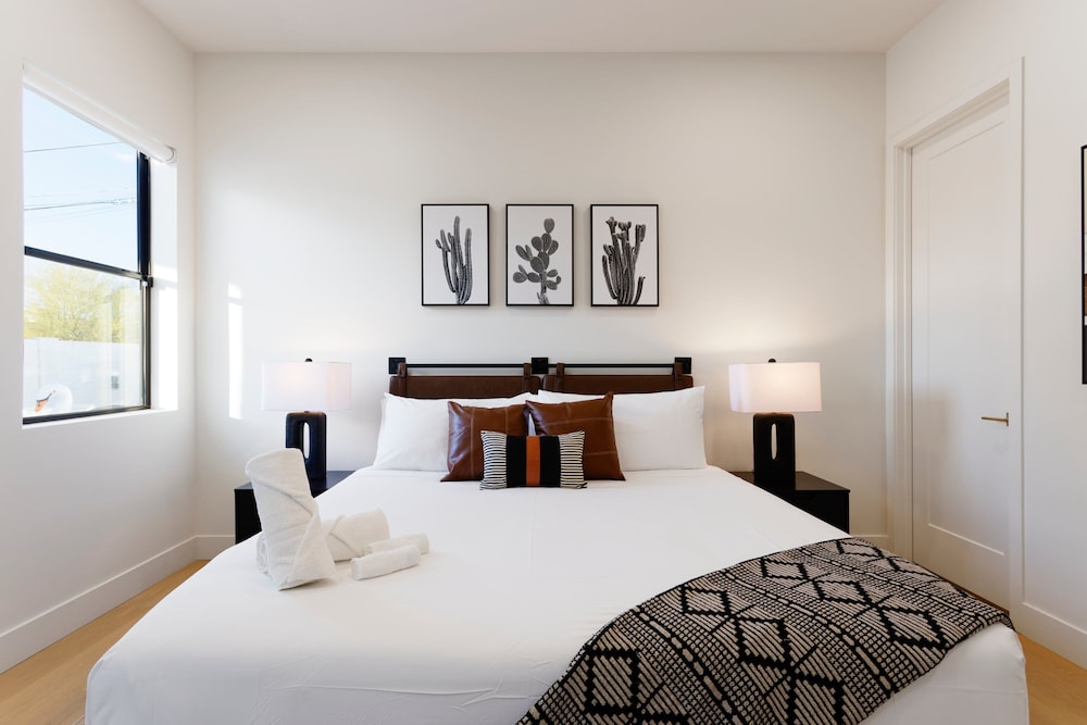 Luxe - Nouveau - Sparkling Pool - Walk to Old Town