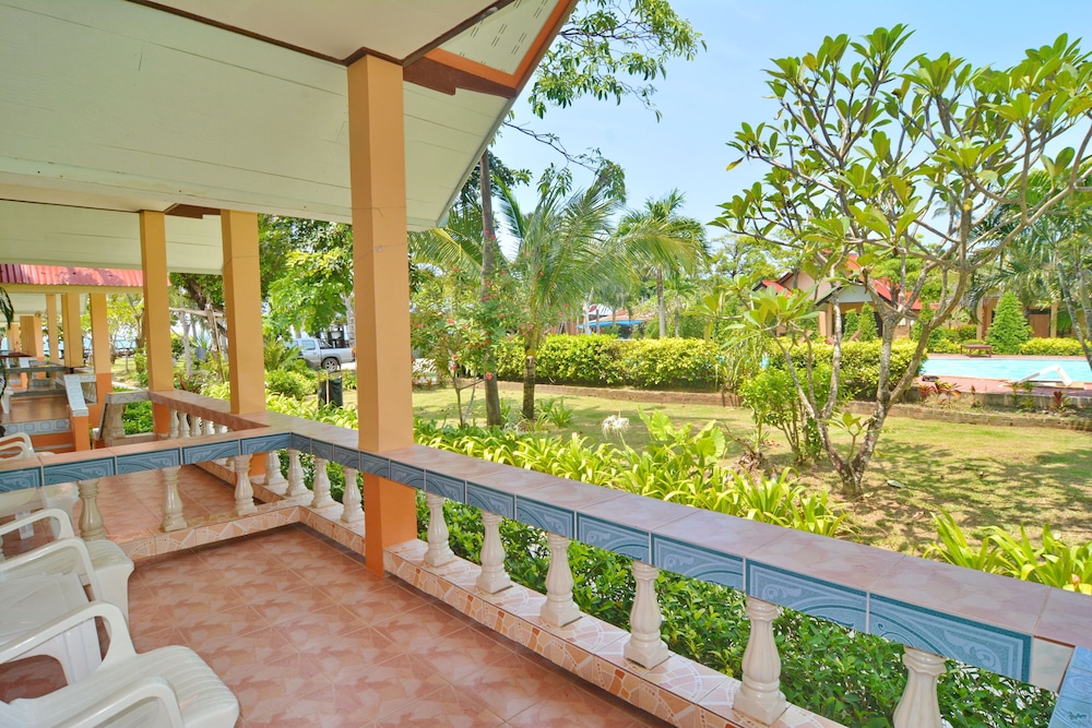 Lanta Emerald Bungalow