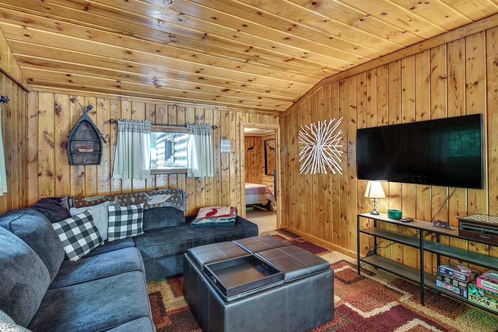 Cabin 600' to Manistee Lake Private Shared Access